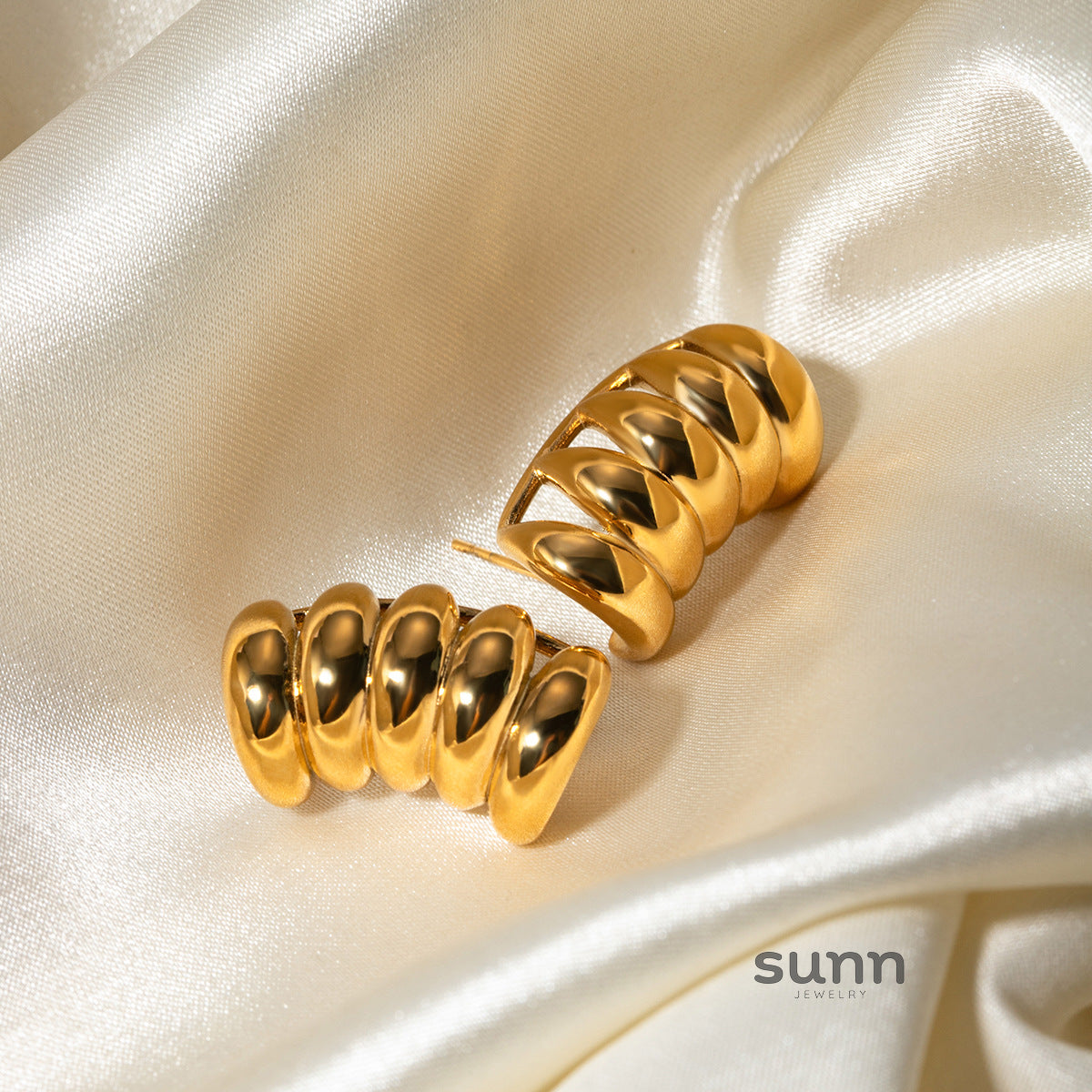 Kamya Striped Cut-Out Hoops [F7Q5PYIP]