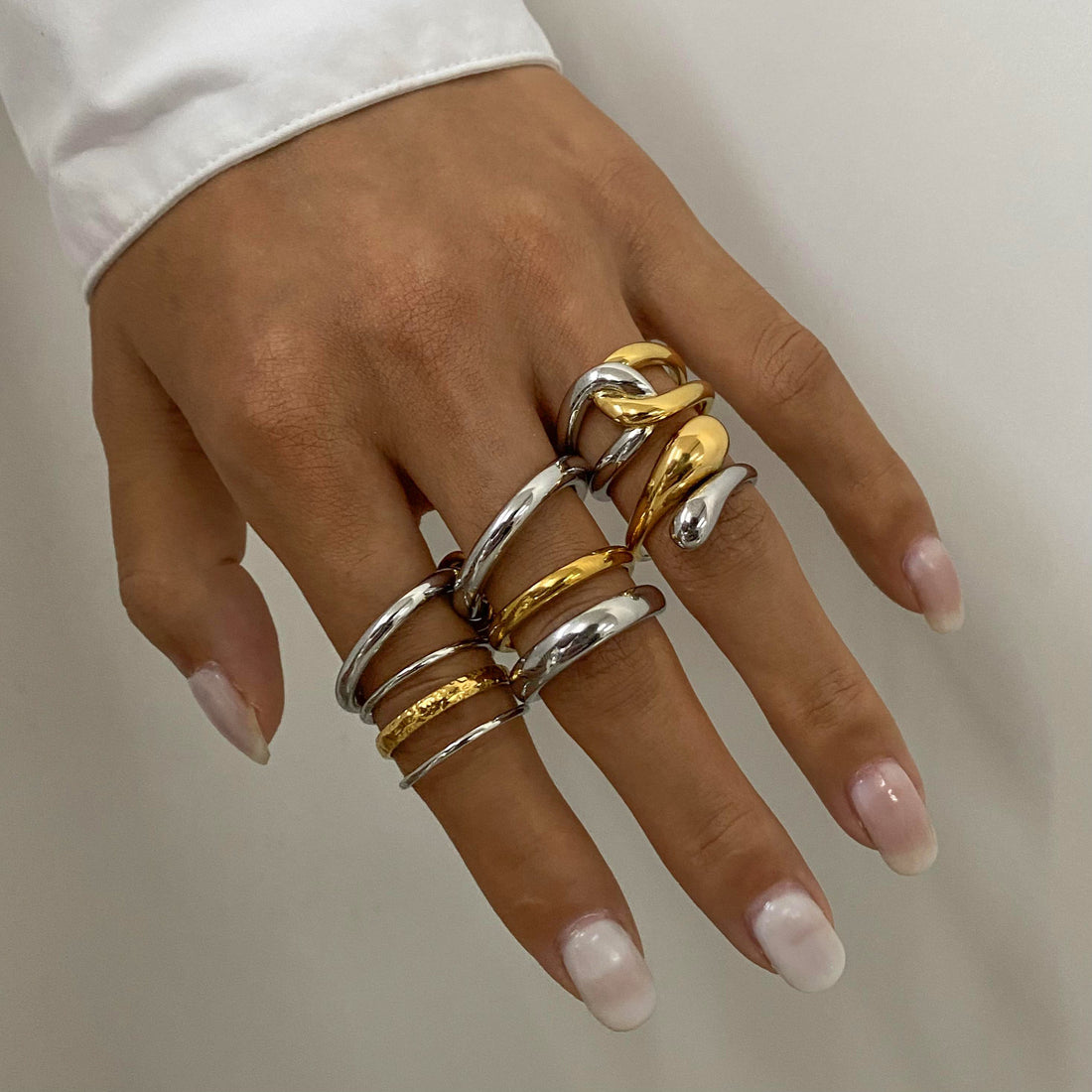 Kaniyah Two-Tone Titanium Ring [V8PCXT89]