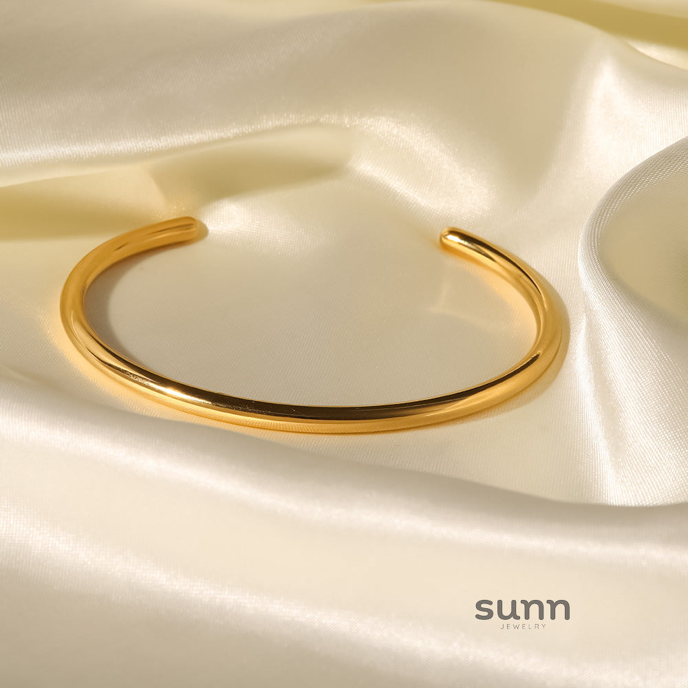 Karena Radiant Gold Cuff Bracelet [NBREBRSP]
