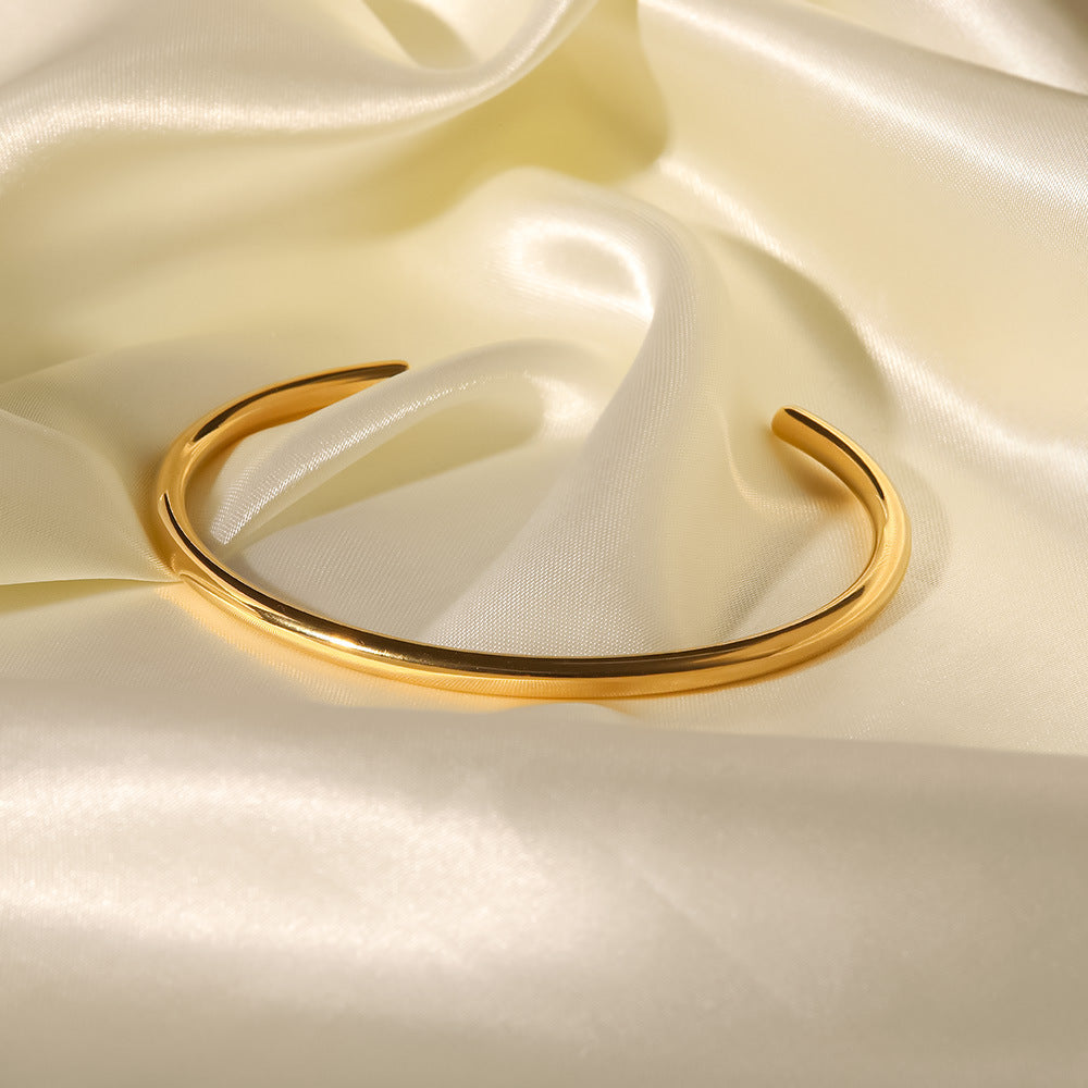 Karena Radiant Gold Cuff Bracelet [6QRNHT99]
