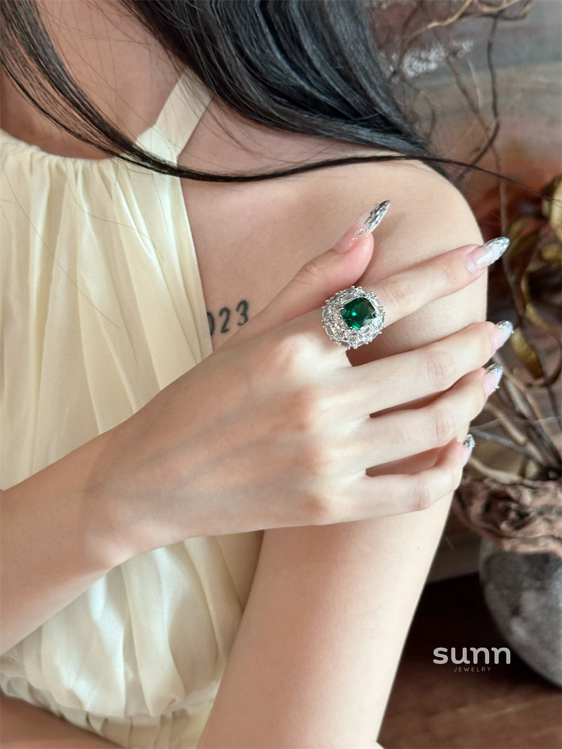 Kari Emerald Palace Ring [0O0BS4OY]