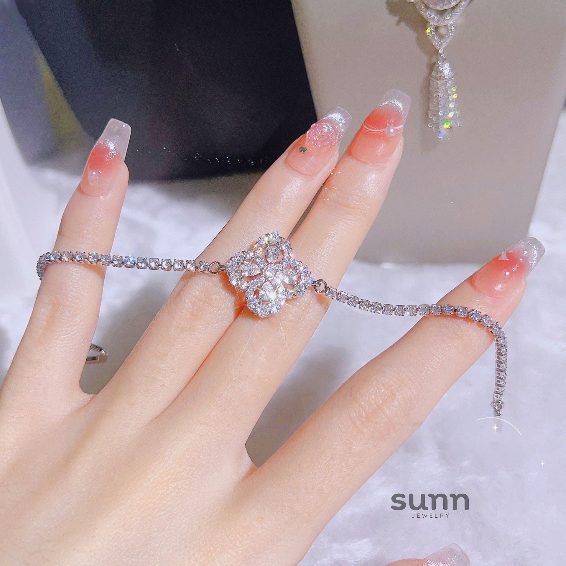 Karina Clover Zircon Bracelet [O6Y30JRP]