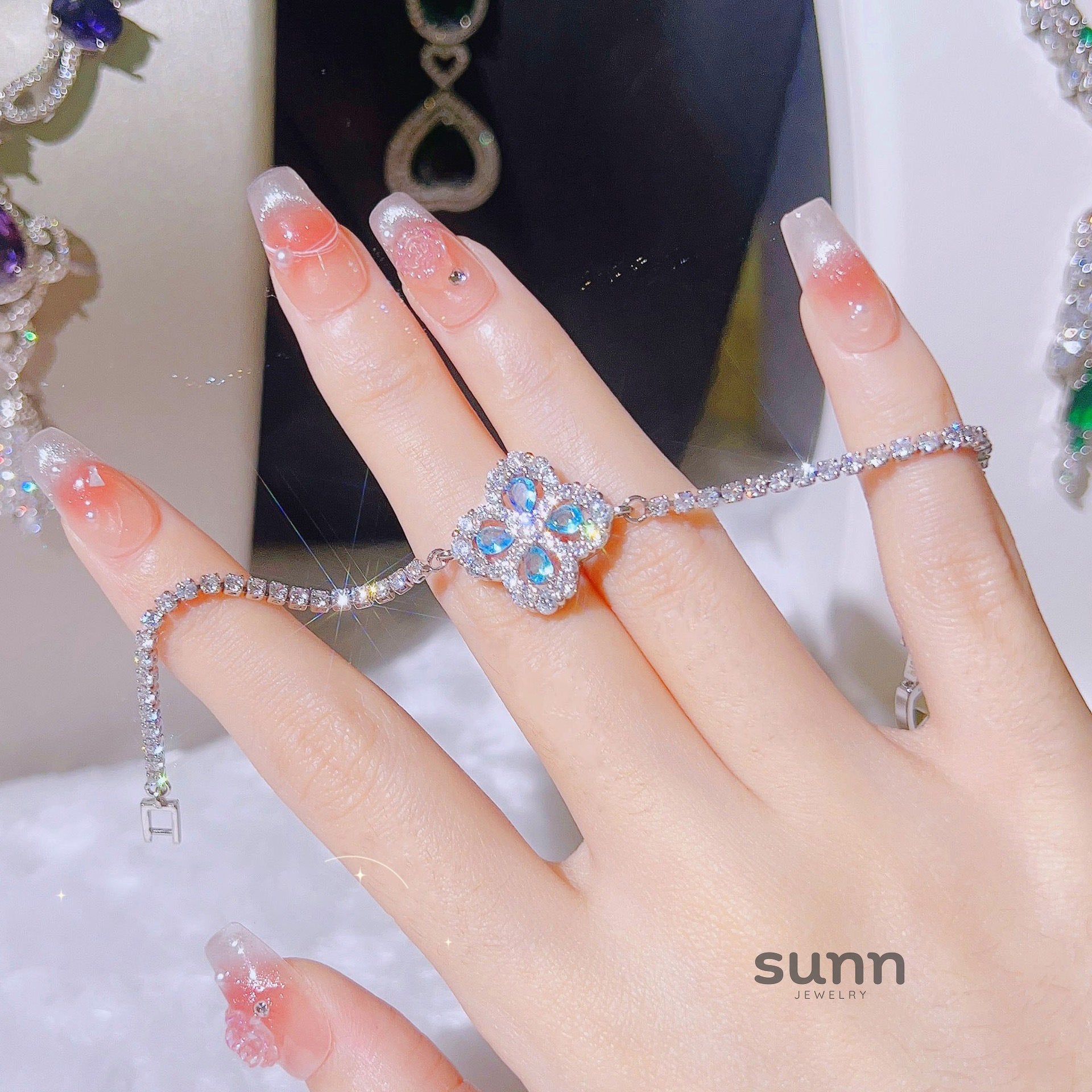 Karina Clover Zircon Bracelet [UH7RJFUX]