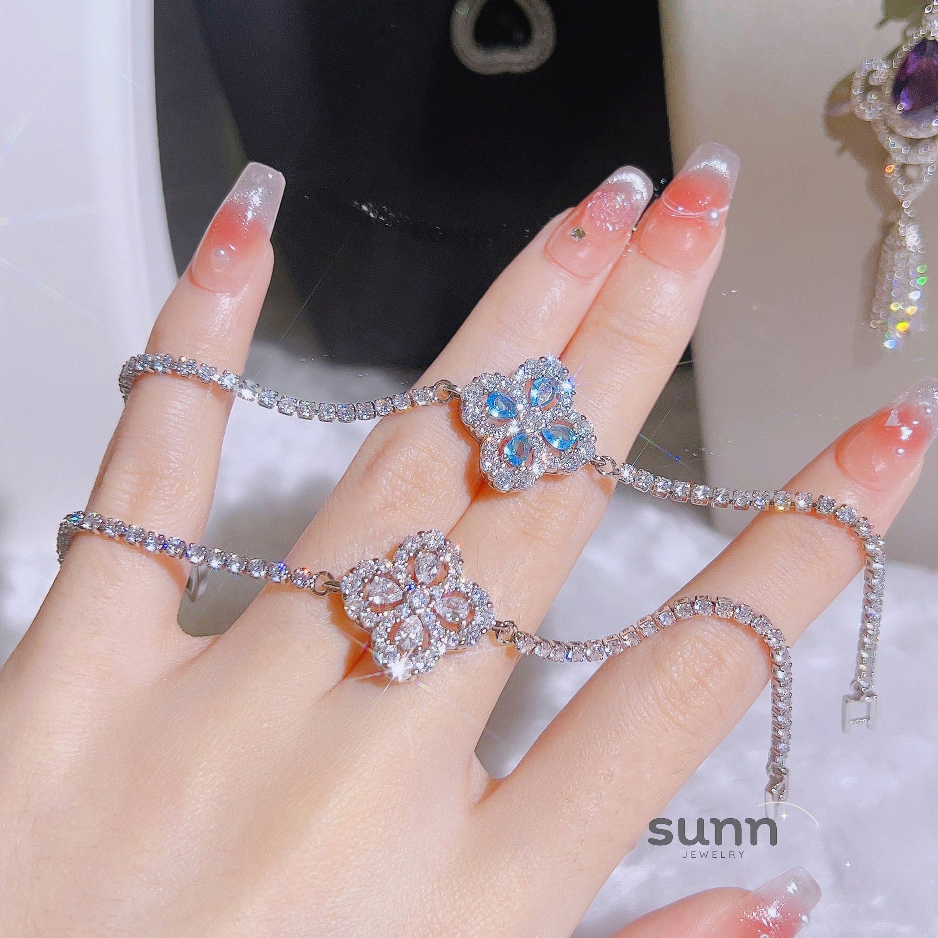 Karina Clover Zircon Bracelet [3MEMEA48]