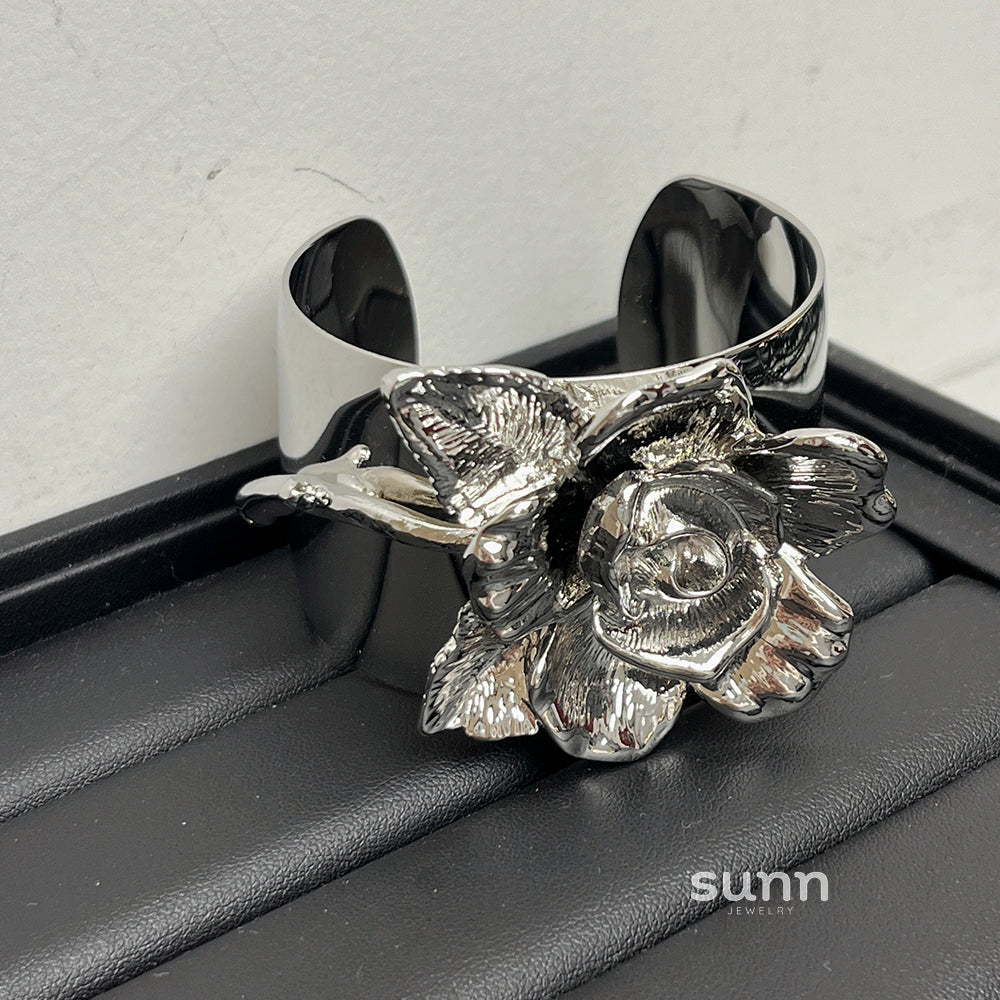 Karoline Medieval Rose Cuff [ZUBG2LKH]