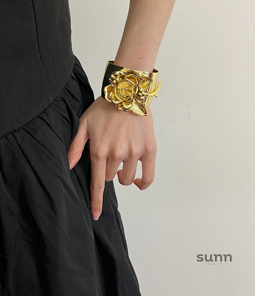 Karoline Medieval Rose Cuff [31G7TFII]