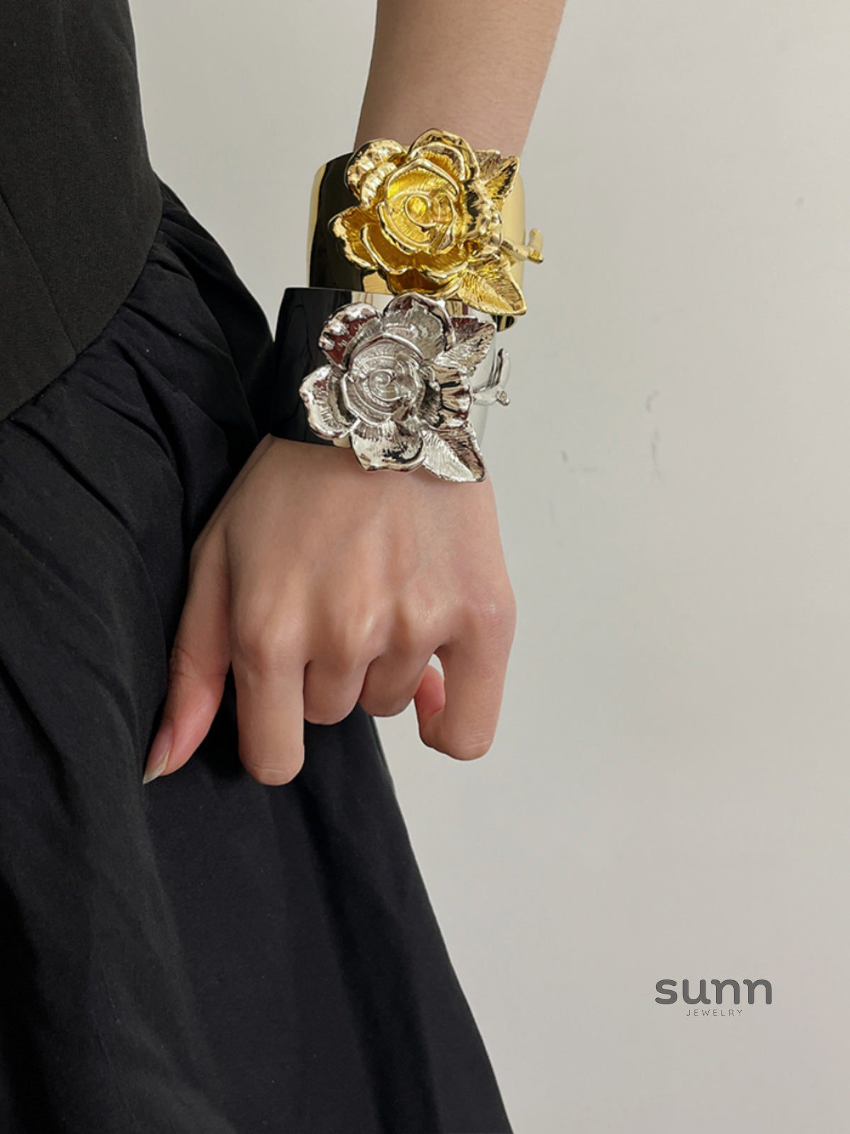 Karoline Medieval Rose Cuff [QN63MR2E]