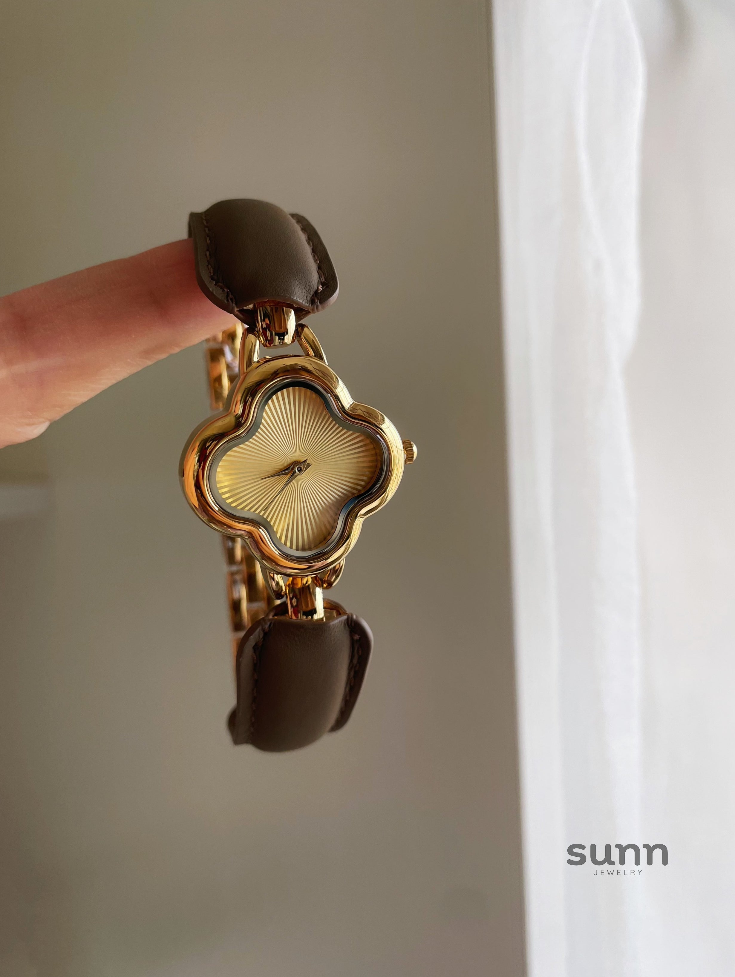 Karra Clover Bracelet Watch [R0HIJIS6]