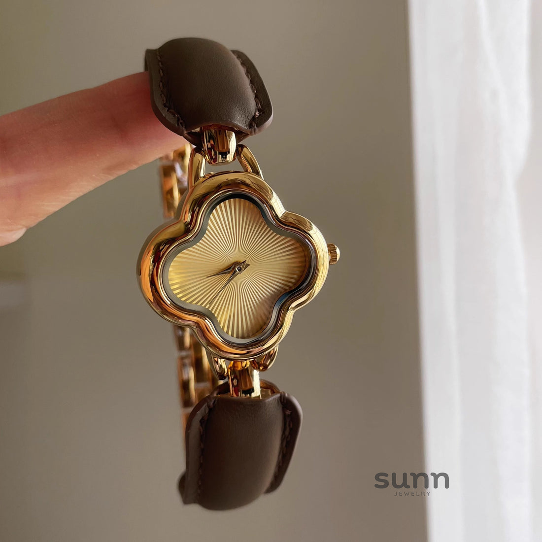 Karra Clover Bracelet Watch [XYPYQKSL]