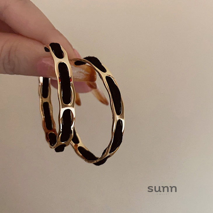 Karrington Retro Metal Wrap Earrings [FE6CLKBQ]