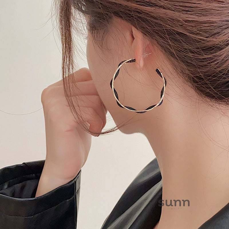 Karrington Retro Metal Wrap Earrings [SXIEPB61]