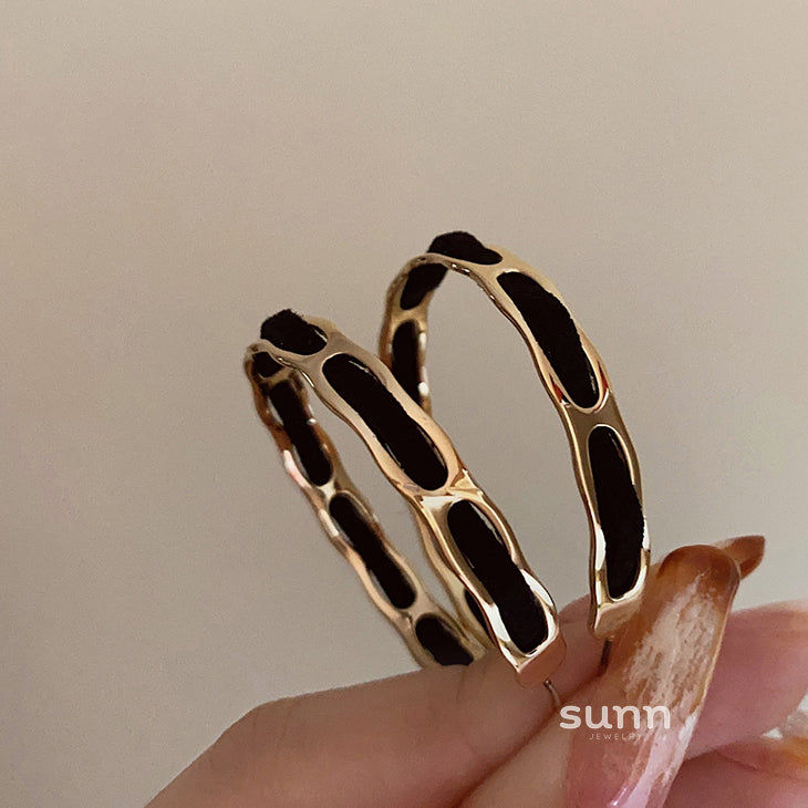 Karrington Retro Metal Wrap Earrings [JMLCSOMN]