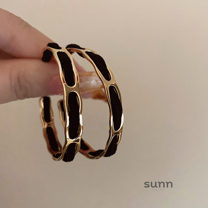 Karrington Retro Metal Wrap Earrings [8ZFKZXUF]