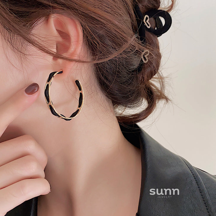 Karrington Retro Metal Wrap Earrings [GUR0GI78]