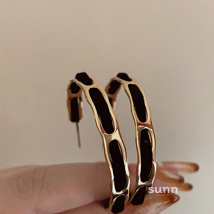 Karrington Retro Metal Wrap Earrings [4EA4K8Q2]