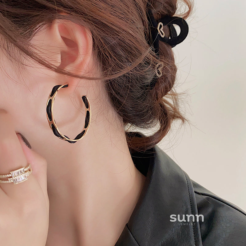 Karrington Retro Metal Wrap Earrings [Z6BZJZSC]