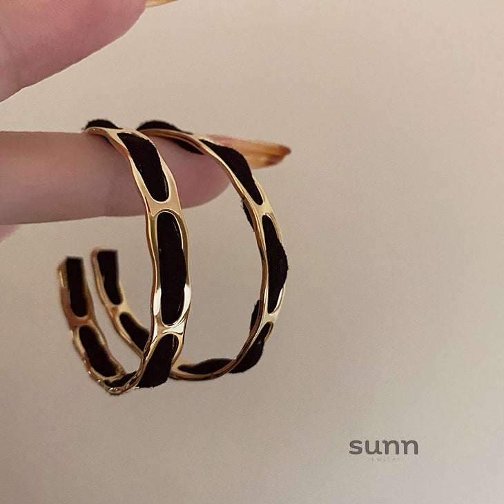 Karrington Retro Metal Wrap Earrings [0E69FHFP]