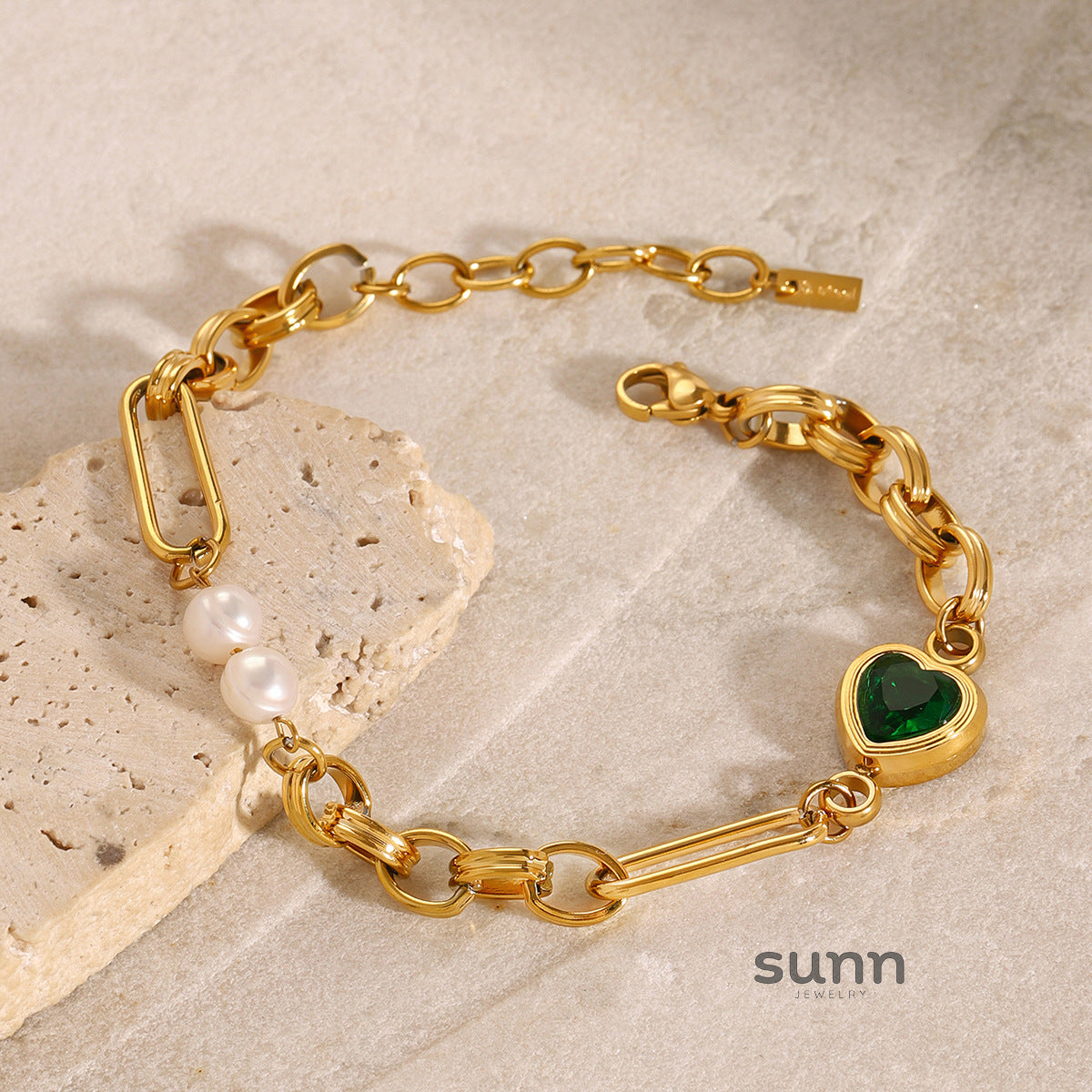 Kasia Heart Pearl Necklace Set [MZIQ3B3V]
