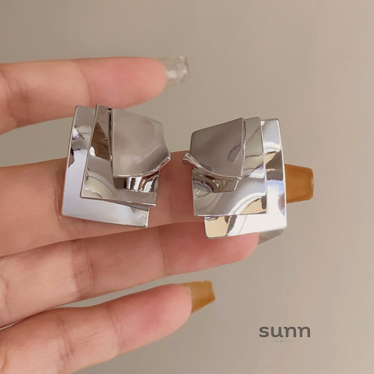 Kassidee Layered Geometric Earrings [LDAE0AGG]