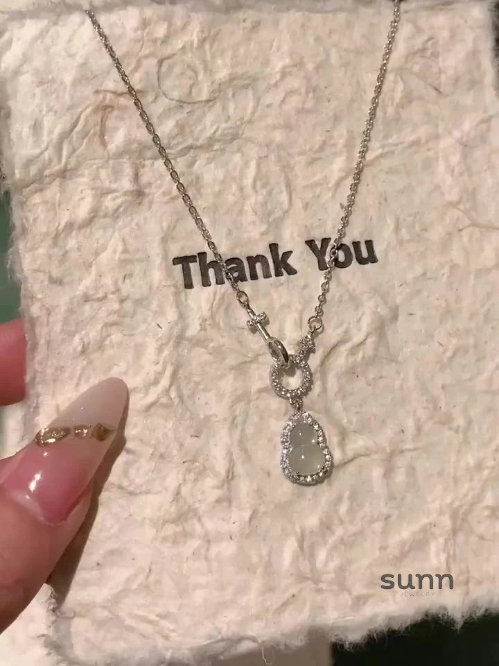 Kassidee Sparkling Gourd Necklace