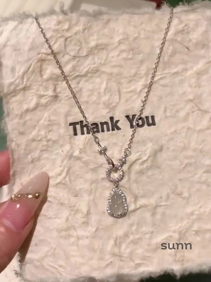 Kassidee Sparkling Gourd Necklace