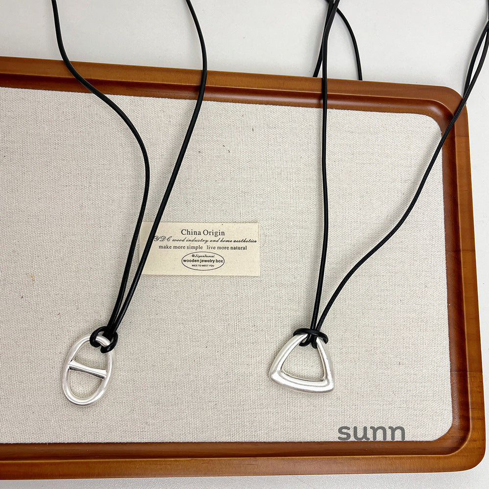 Kataleah Geometric Pendant Necklace [AVW68LMO]