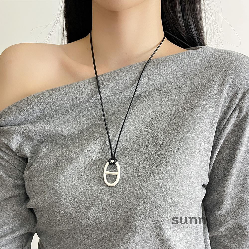 Kataleah Geometric Pendant Necklace [O10VG63G]