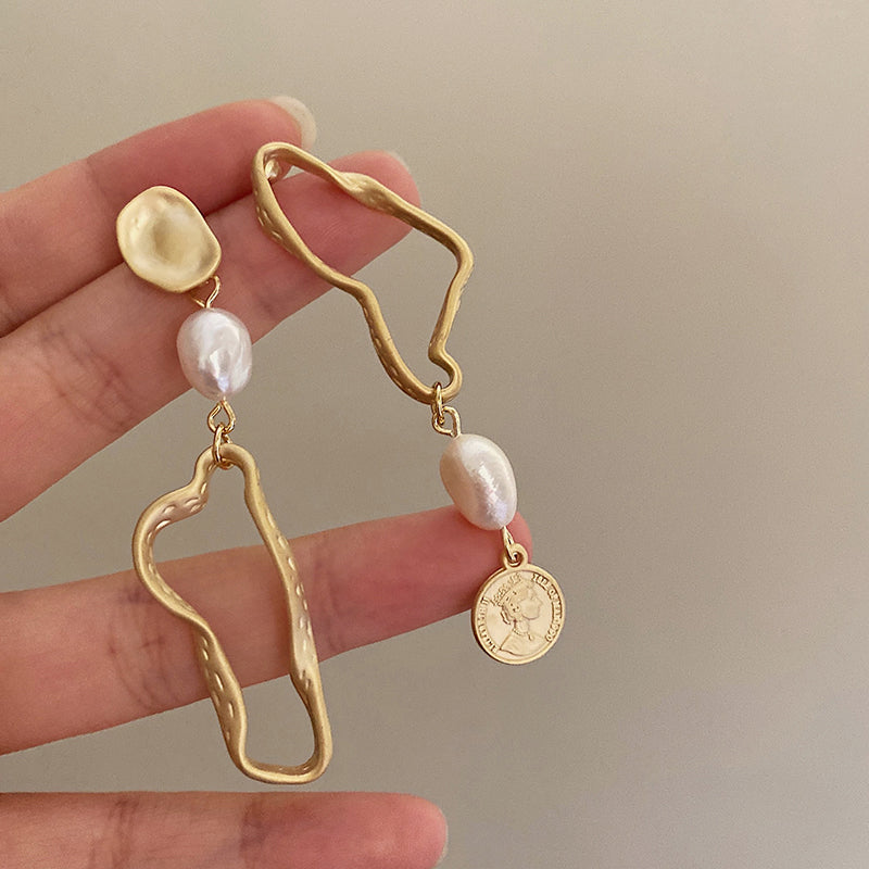 Katalina Matte Asymmetric Pearl Earrings [63GNBZEW]