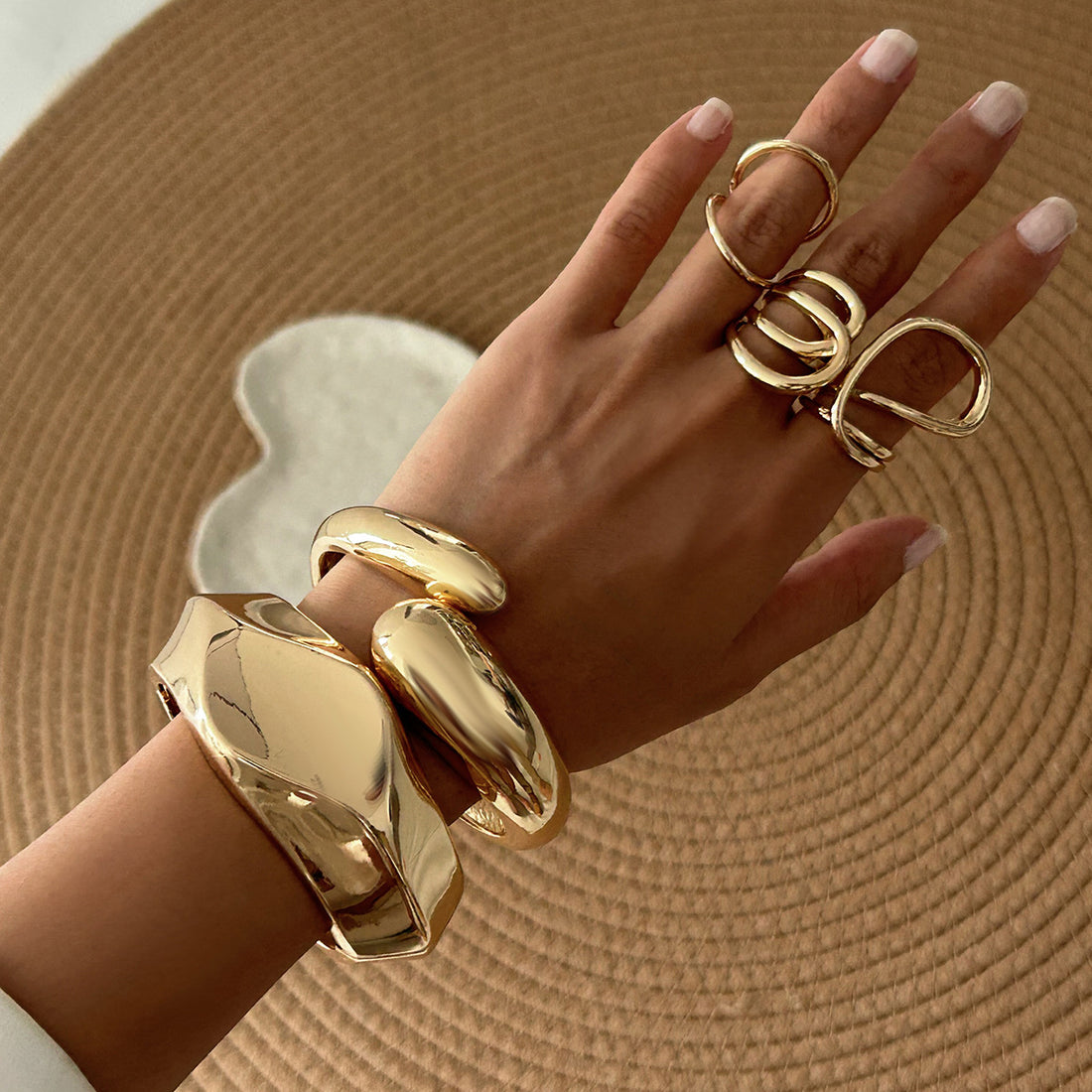 Katara Glossy Wave Cuff Bracelet [9AWPFUT1]