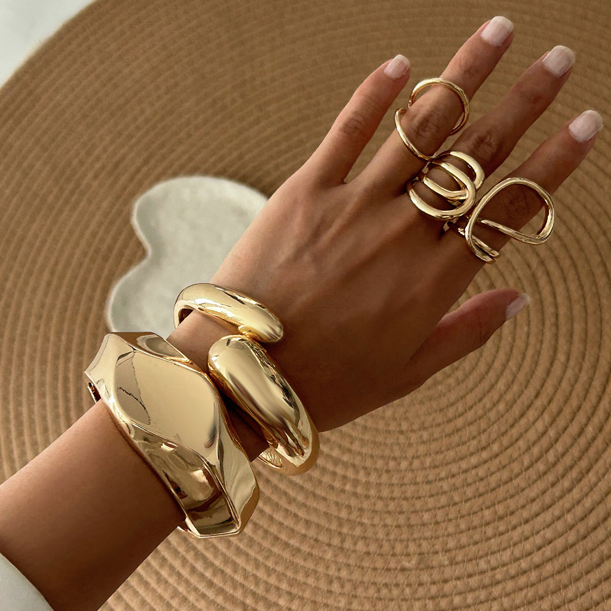 Katara Glossy Wave Cuff Bracelet [9AWPFUT1]