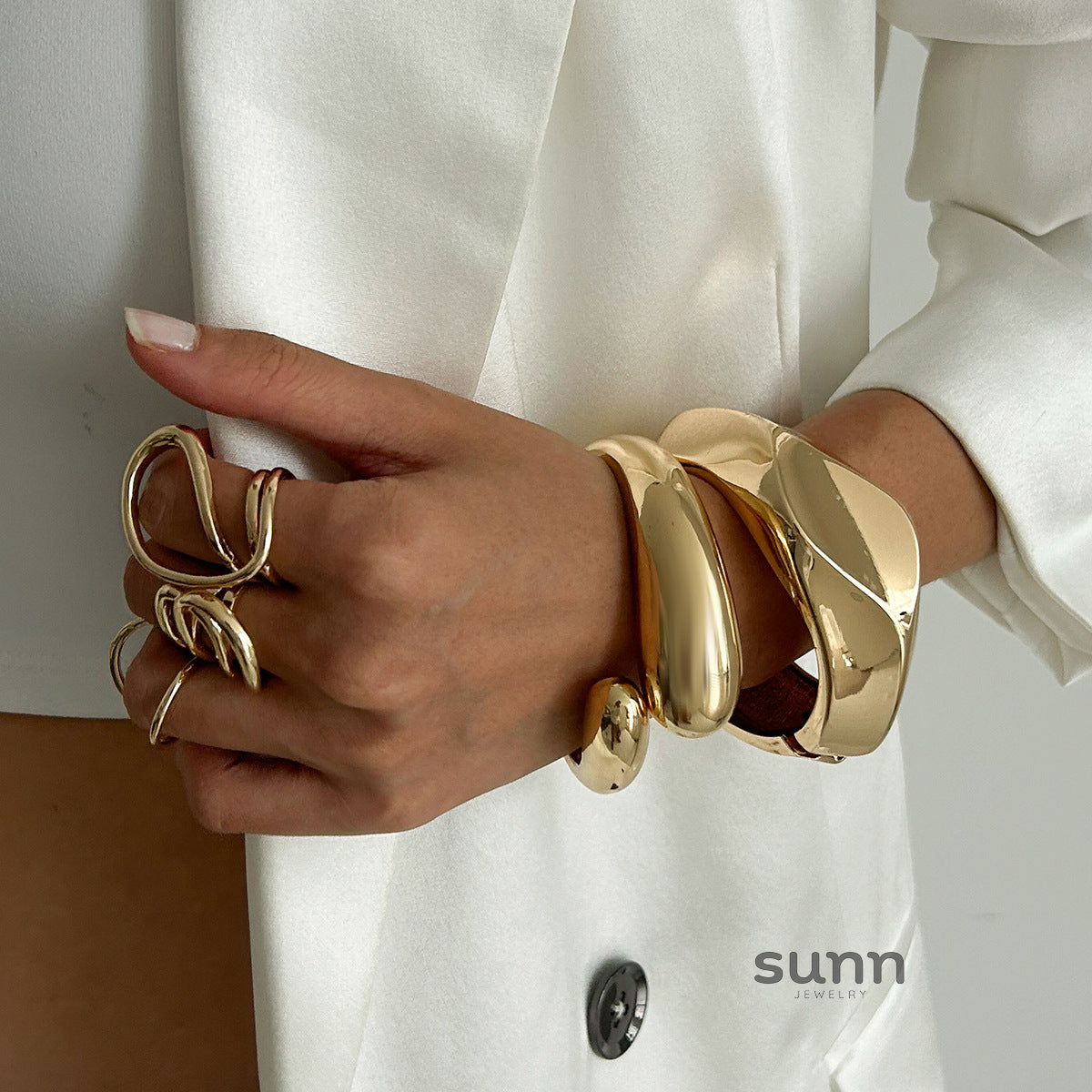 Katara Glossy Wave Cuff Bracelet [ES9C4DIH]