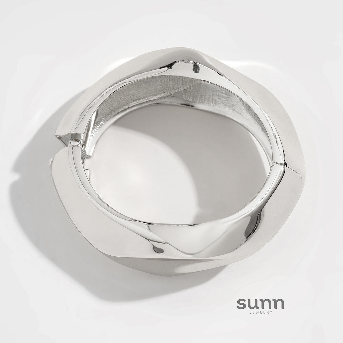 Katara Glossy Wave Cuff Bracelet [PWUX5PGC]