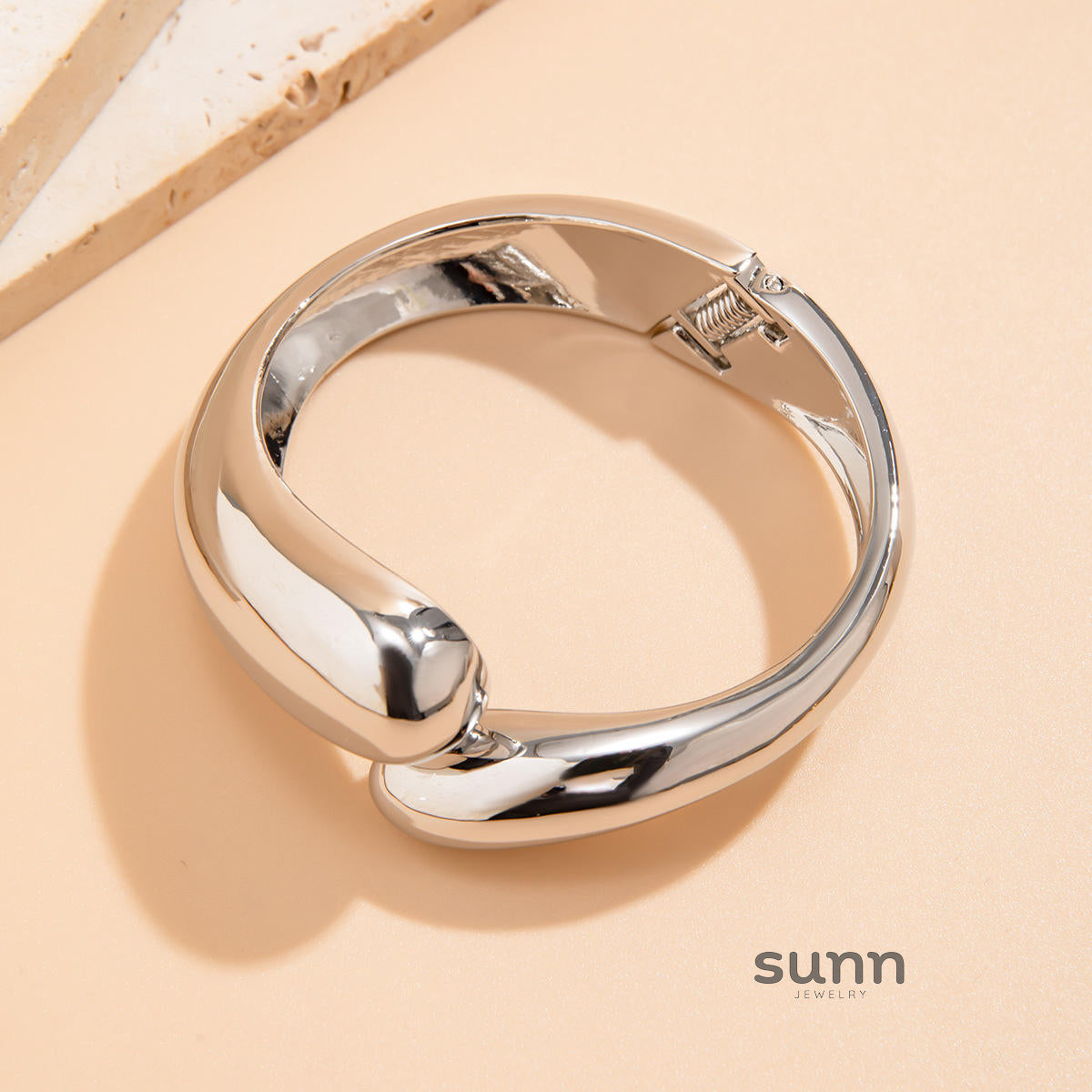 Katara Glossy Wave Cuff Bracelet [DSNH1AQP]