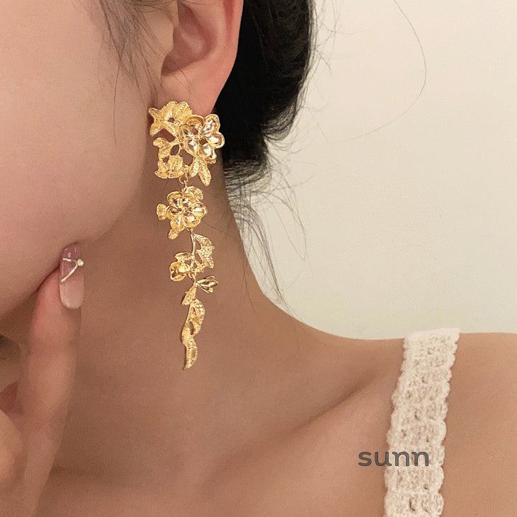 Katheryn Floral Drop Earrings [B7RA49WH]