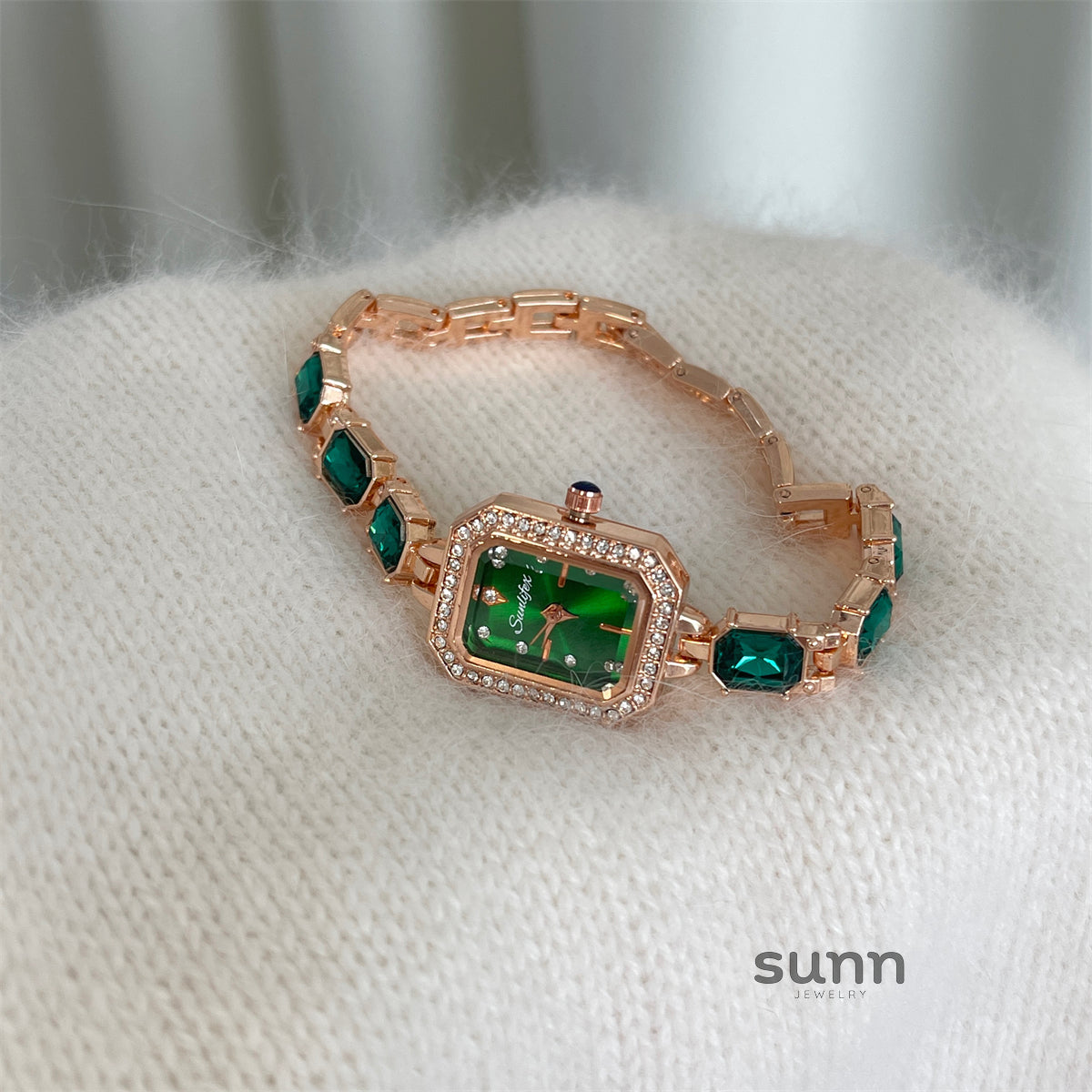 Katie Square Emerald Bracelet Watch [QNOX46O2]