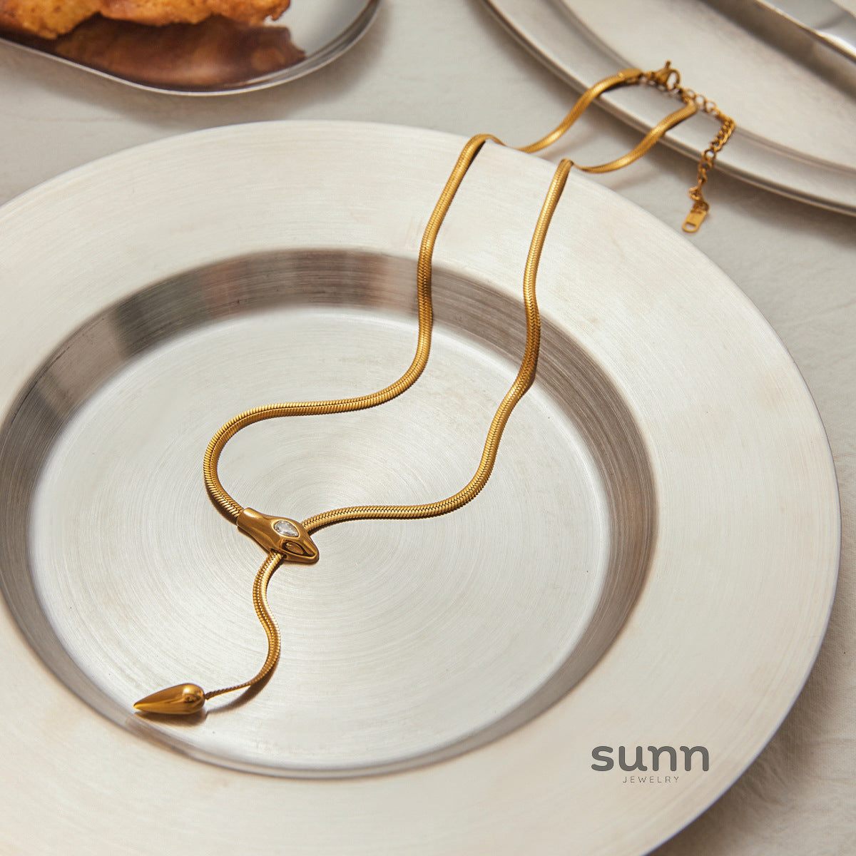 Katrina Zircon Serpent Necklace [J98EOLDH]