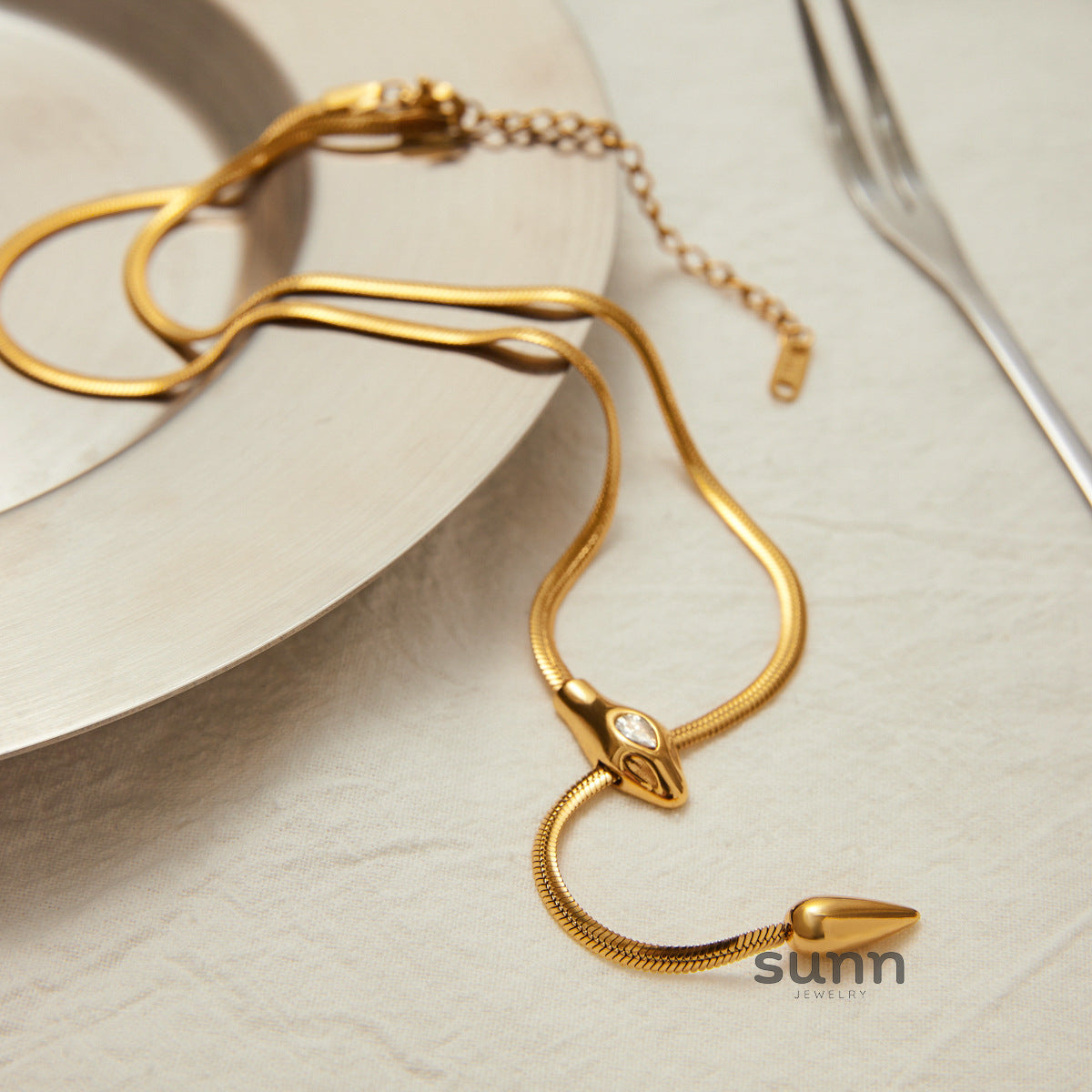 Katrina Zircon Serpent Necklace [7VO0QE8N]