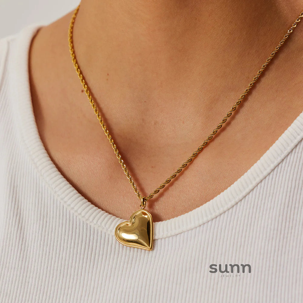 Kattleya Sculptural Heart Necklace