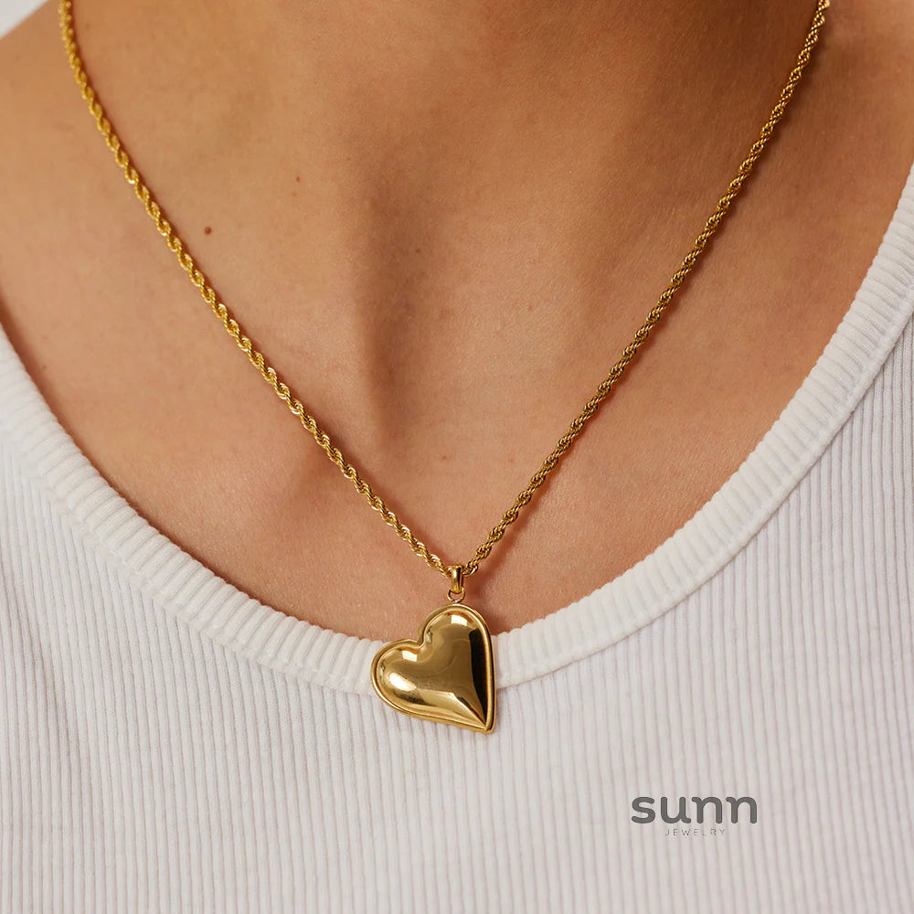 Kattleya Sculptural Heart Necklace