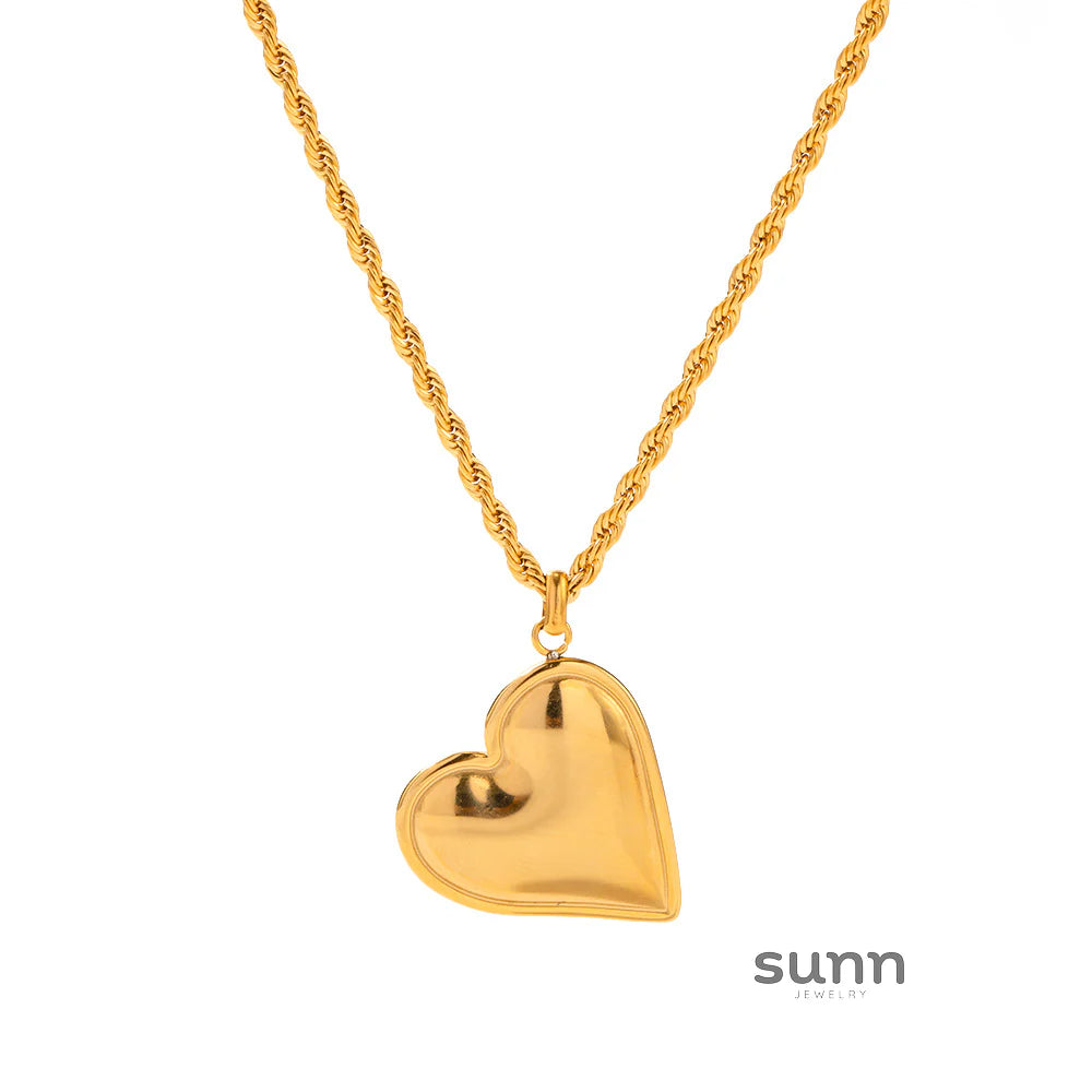 Kattleya Sculptural Heart Necklace
