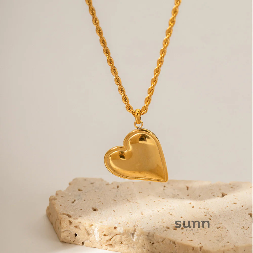 Kattleya Sculptural Heart Necklace