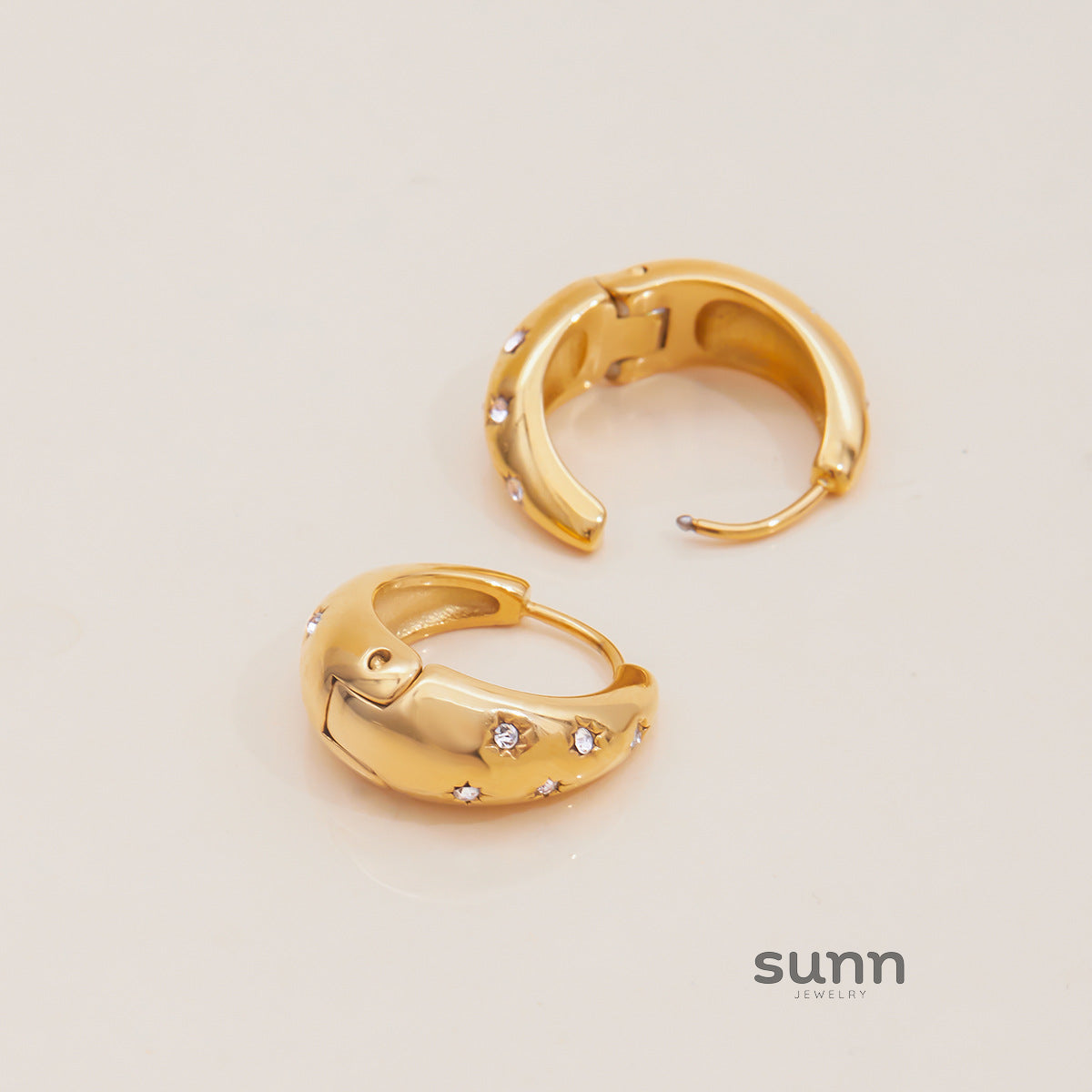 Katya Puffy Diamond Hoop Earrings [QNEM8REJ]