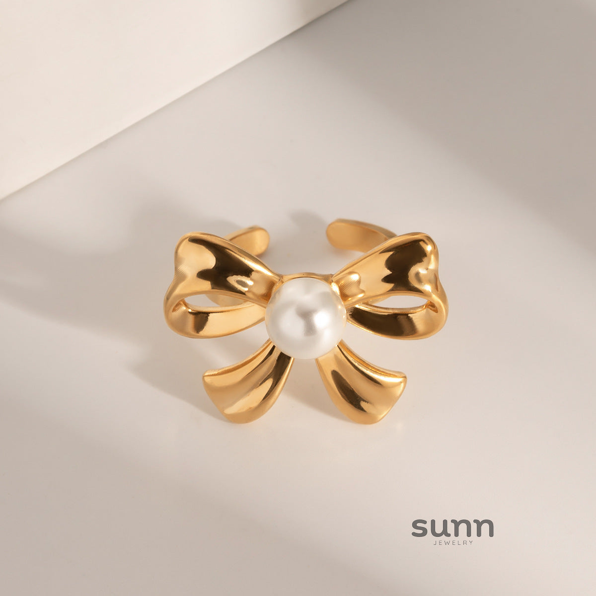 Kay Pearl Bow Ring [FAQ4NEN8]