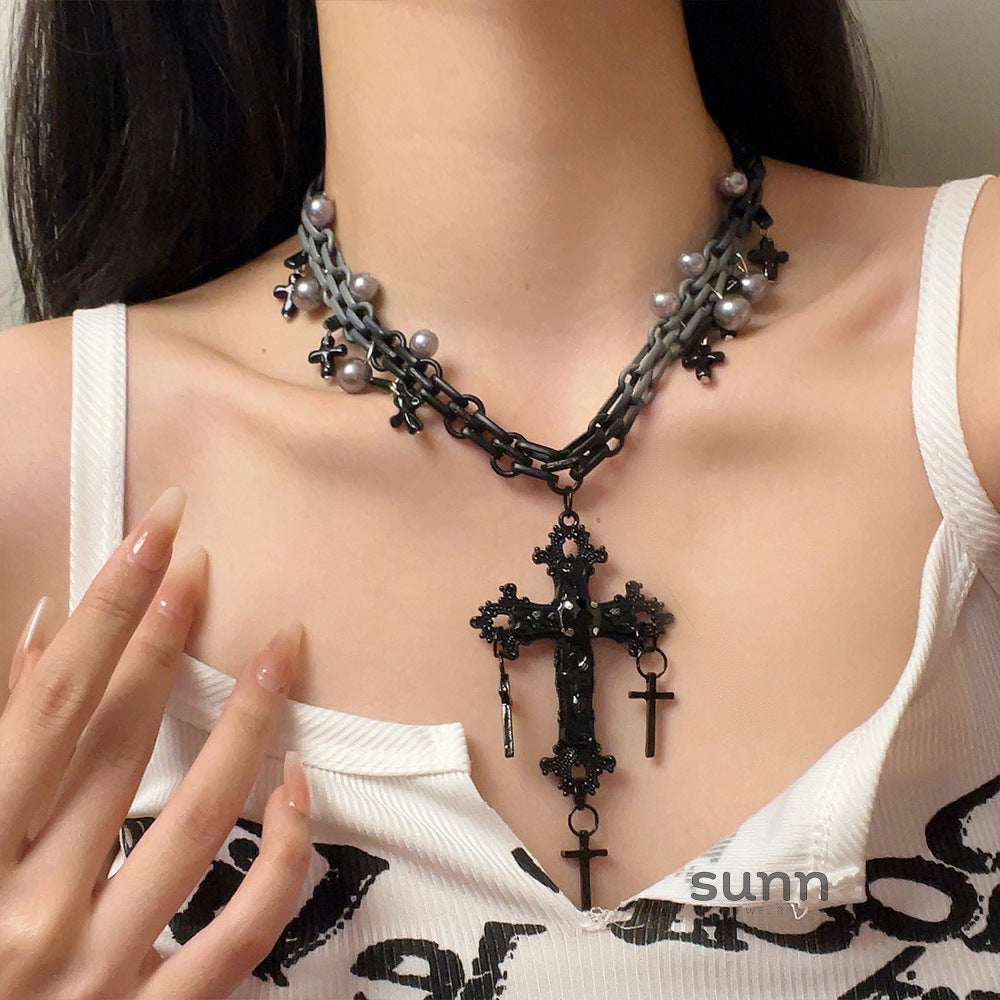 Kaylah Gothic Cross Necklace [XOM11ZT9]