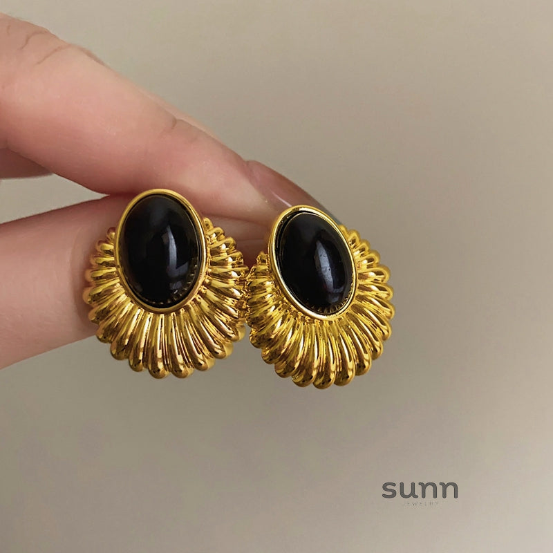 Kaylah Sculptural Gold Earrings [SY1DE9PO]