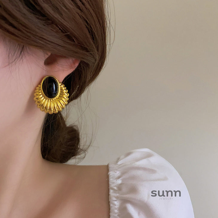 Kaylah Sculptural Gold Earrings [W8NVYN1H]