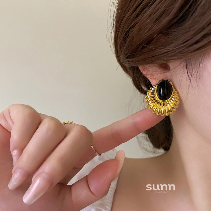 Kaylah Sculptural Gold Earrings [VJVFV55C]