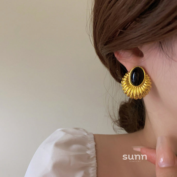 Kaylah Sculptural Gold Earrings [S8ZEJU2S]