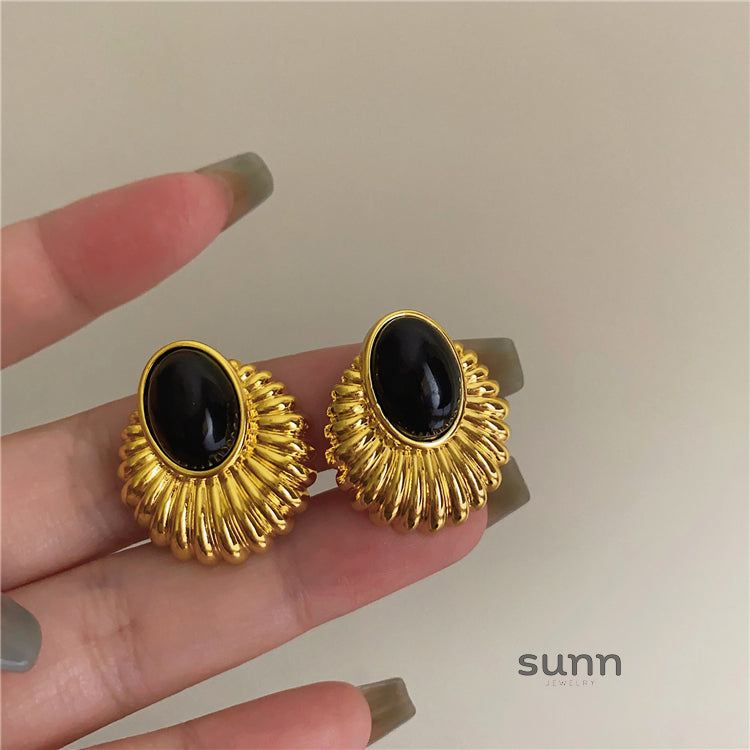 Kaylah Sculptural Gold Earrings [GXR22UH7]