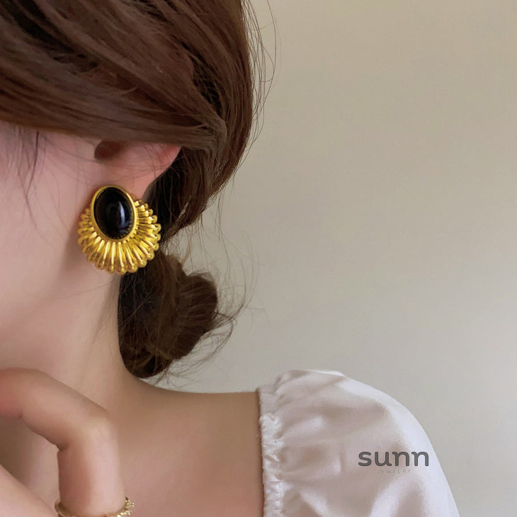 Kaylah Sculptural Gold Earrings [FO3BWOL4]